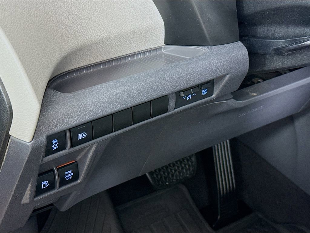 Certified 2022 Toyota Sienna XLE image 12