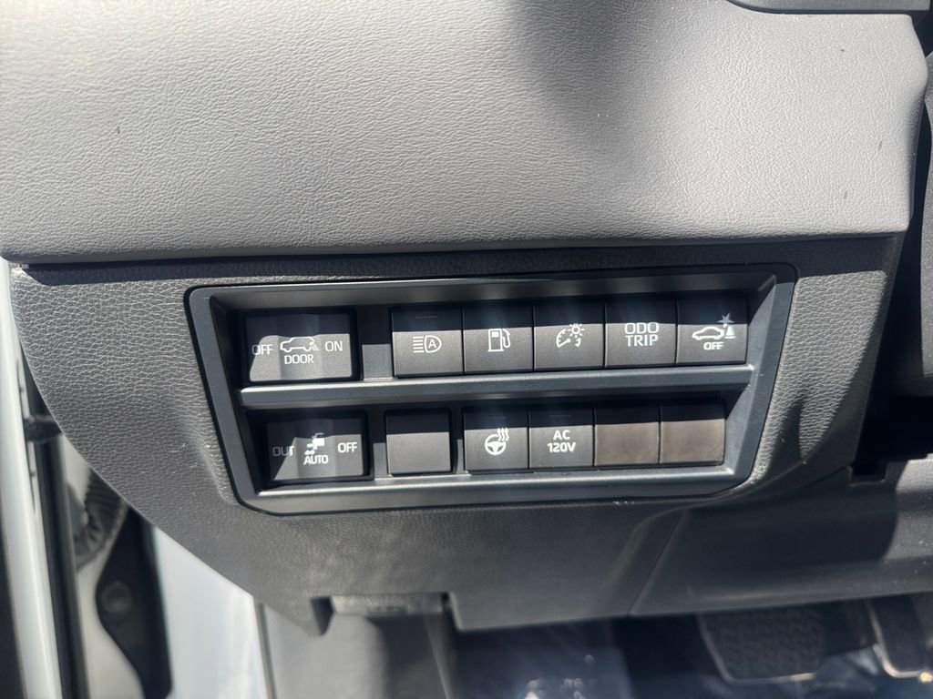 Used 2023 Toyota Sequoia Platinum image 21