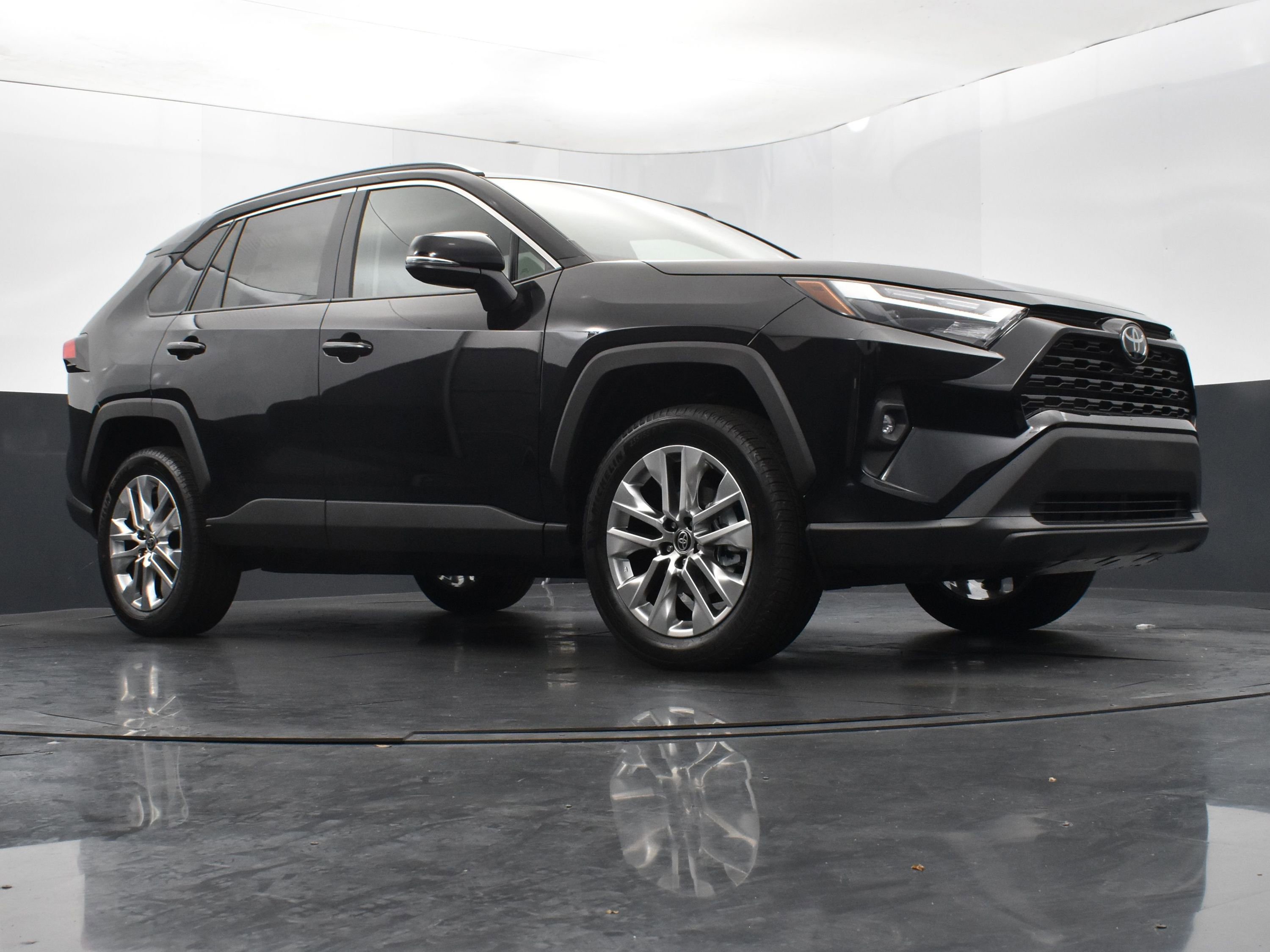 Used 2025 Toyota RAV4 XLE Premium image 42