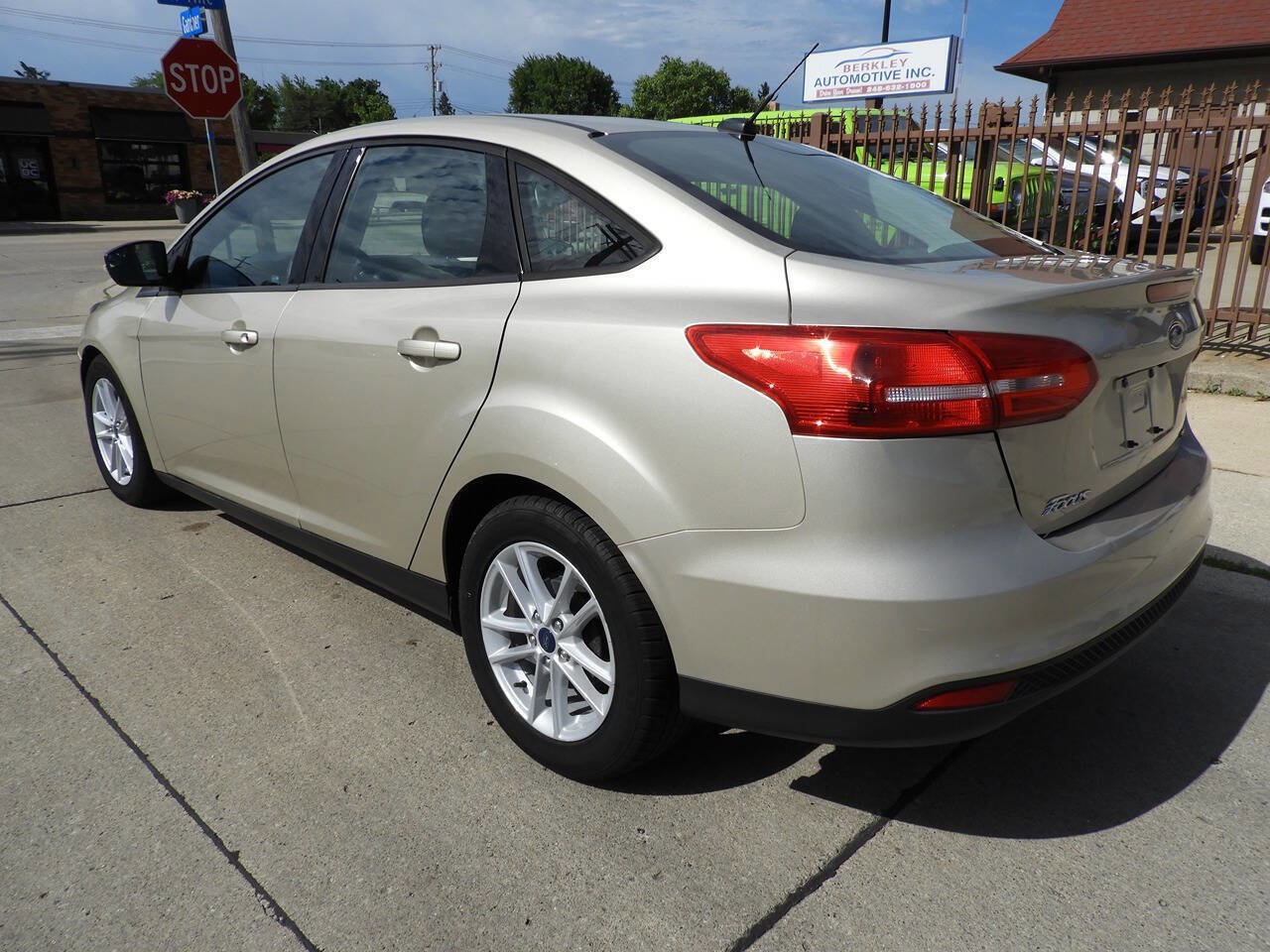 Used 2017 Ford Focus SE FWD image 7