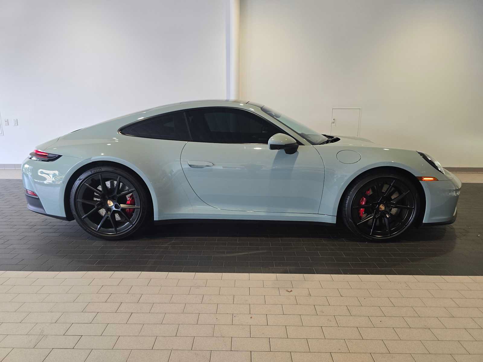 Used 2025 Porsche 911 Carrera S RWD image 8