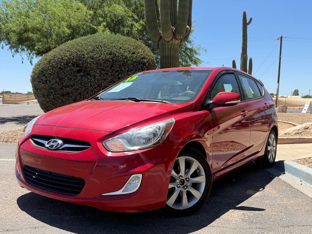 Used 2013 Hyundai Accent SE FWD image 1