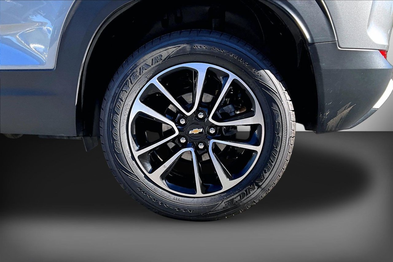 Used 2025 Chevrolet TrailBlazer LT AWD/4WD image 32