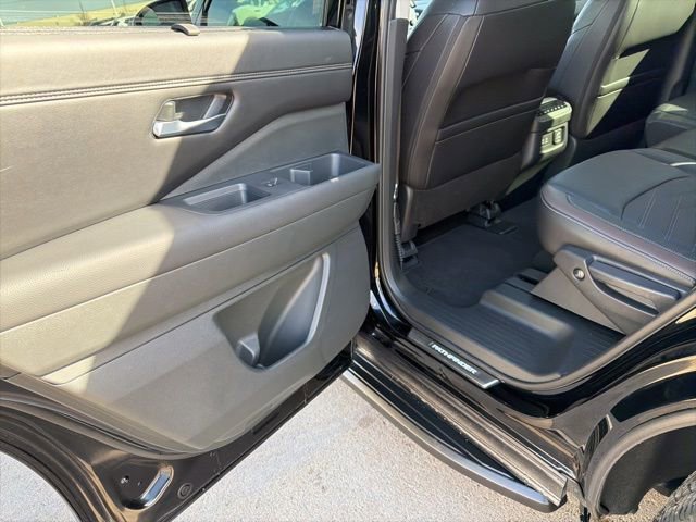Used 2024 Nissan Pathfinder Platinum w/ Lighting Package (N93) AWD/4WD image 11