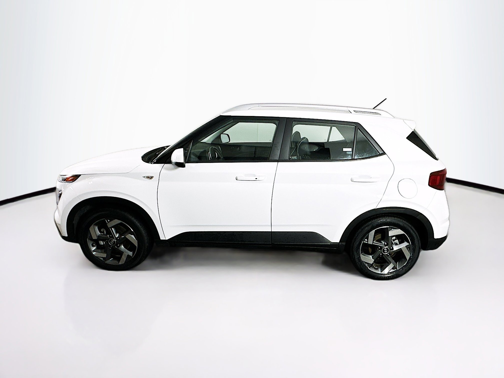 Used 2024 Hyundai Venue Limited image 4