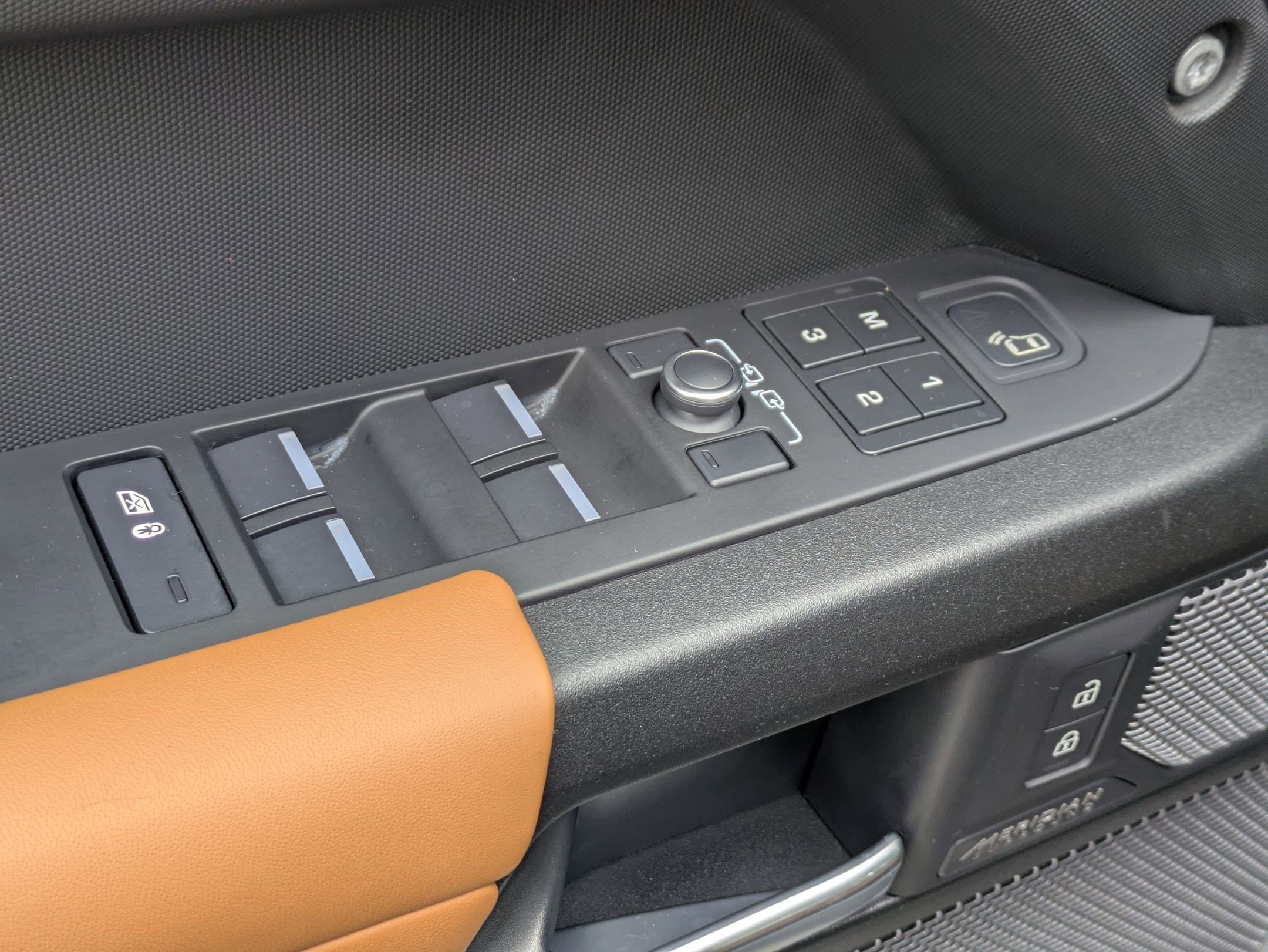 Certified 2023 Land Rover Defender 110 image 13