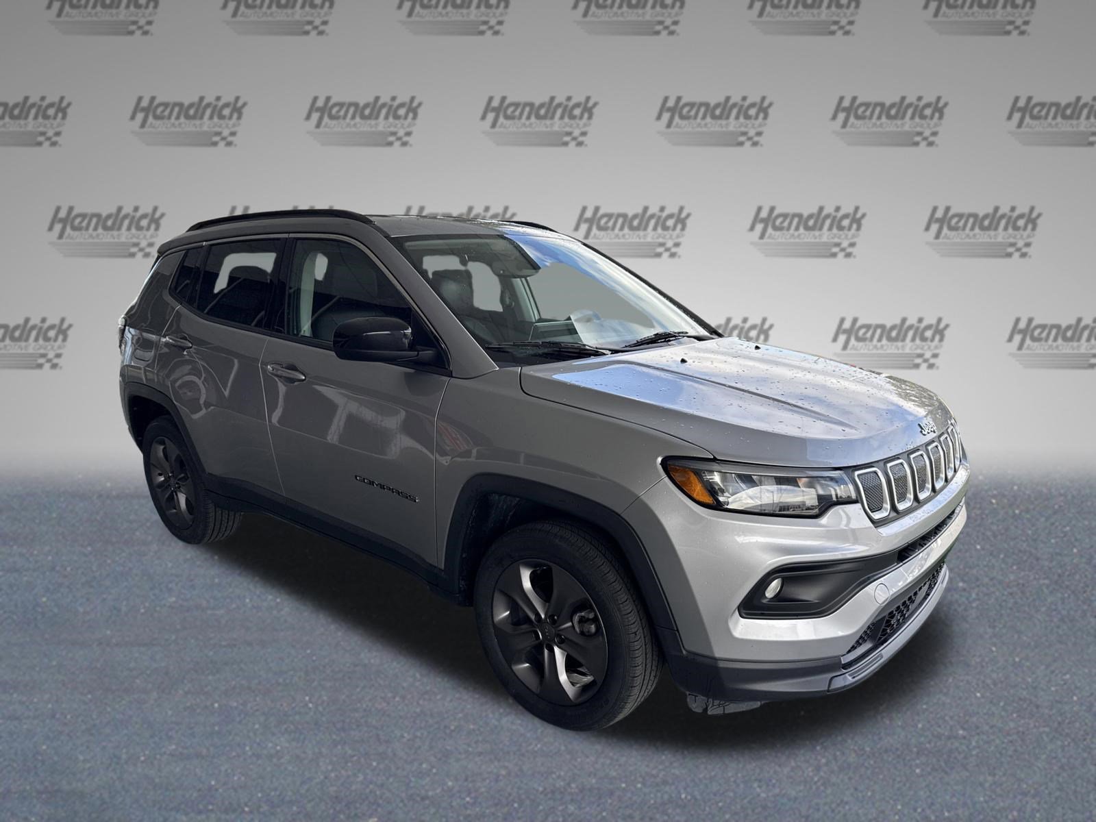 Used 2022 Jeep Compass Latitude image 2