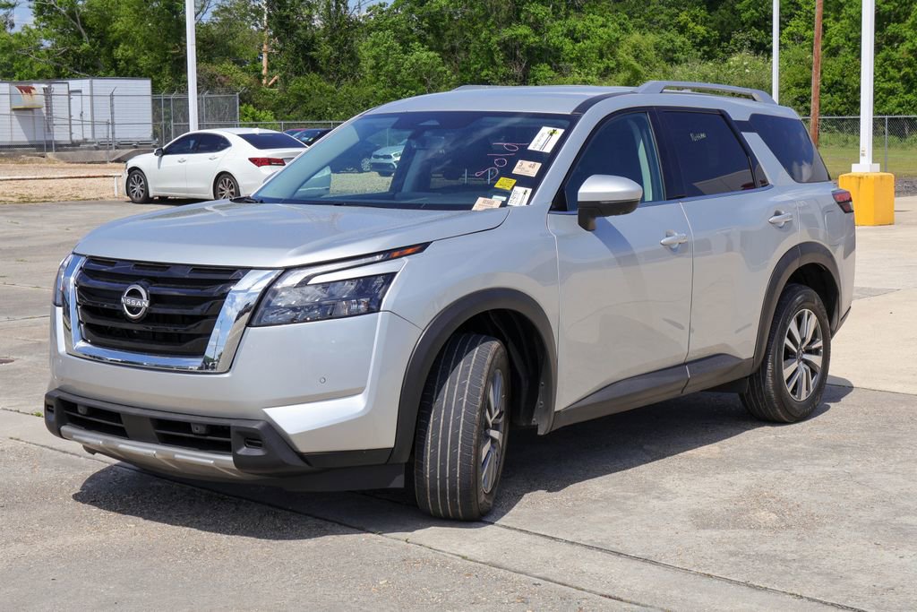 Used 2025 Nissan Pathfinder SL AWD/4WD image 24