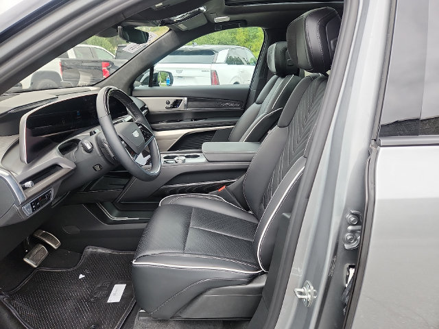 Certified 2026 Cadillac Vistiq Sport w/ LPO, Floor Liner Package AWD/4WD image 13