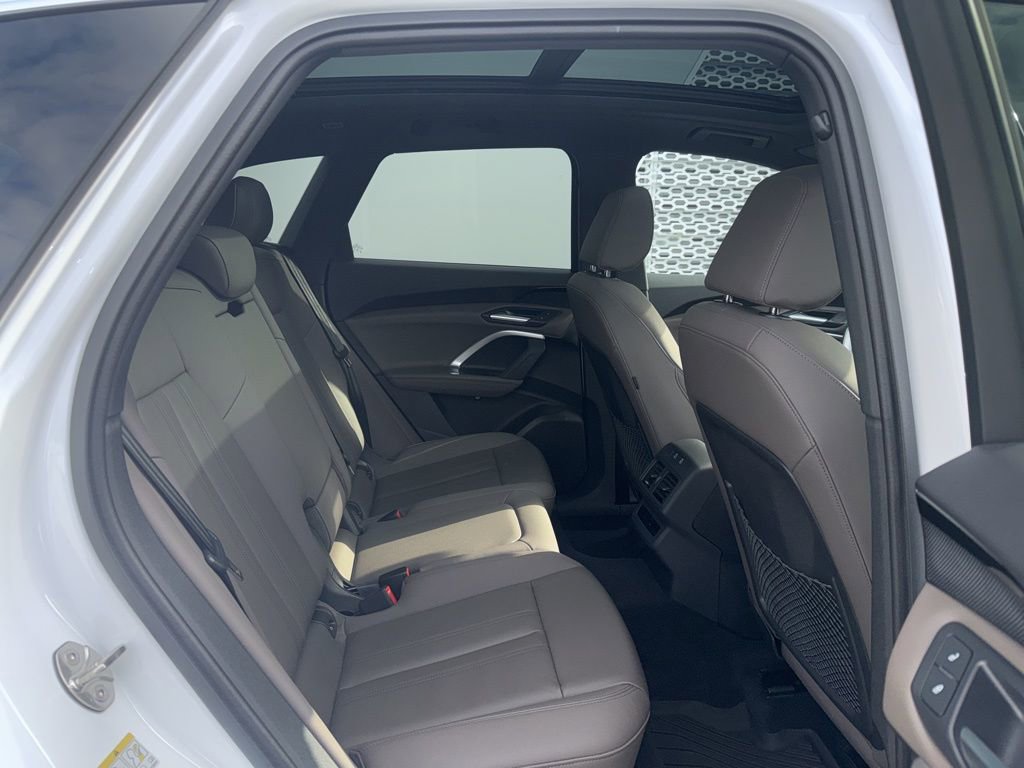Used 2025 Audi Q5 Premium w/ Convenience Package image 8