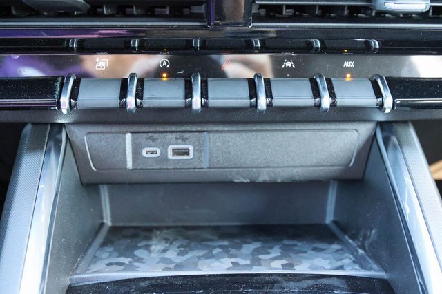 New 2026 GMC Canyon Elevation w/ Convenience Package image 16