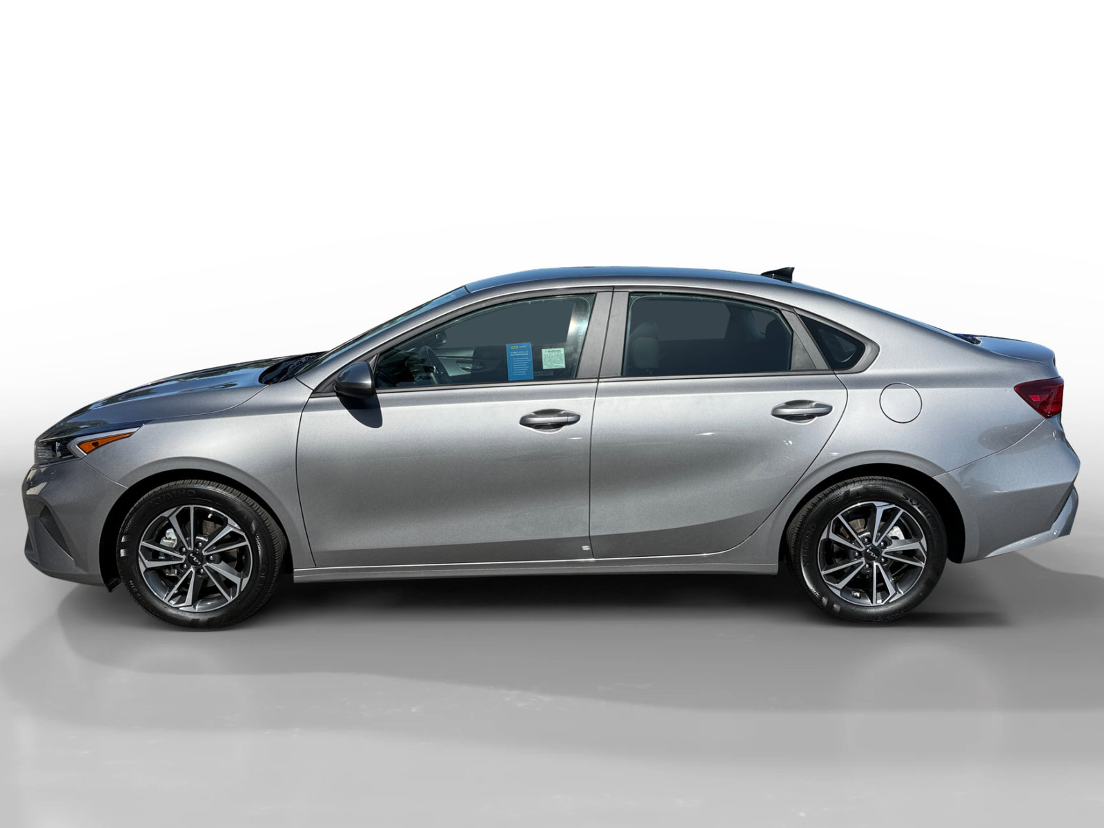 Used 2023 Kia Forte LXS FWD image 2