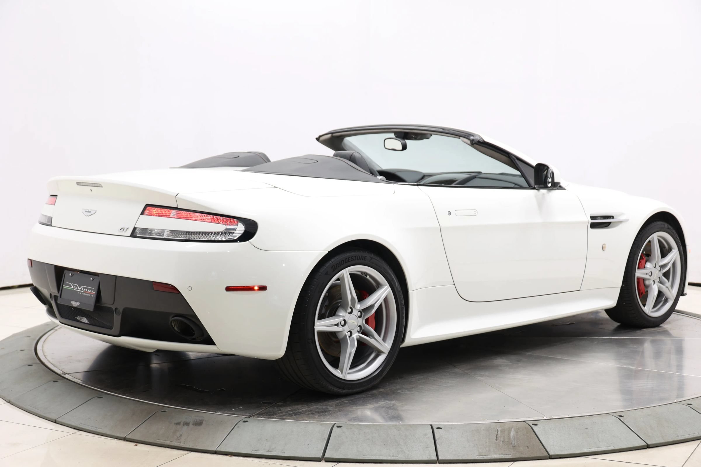 Used 2016 Aston Martin V8 Vantage GT RWD image 4