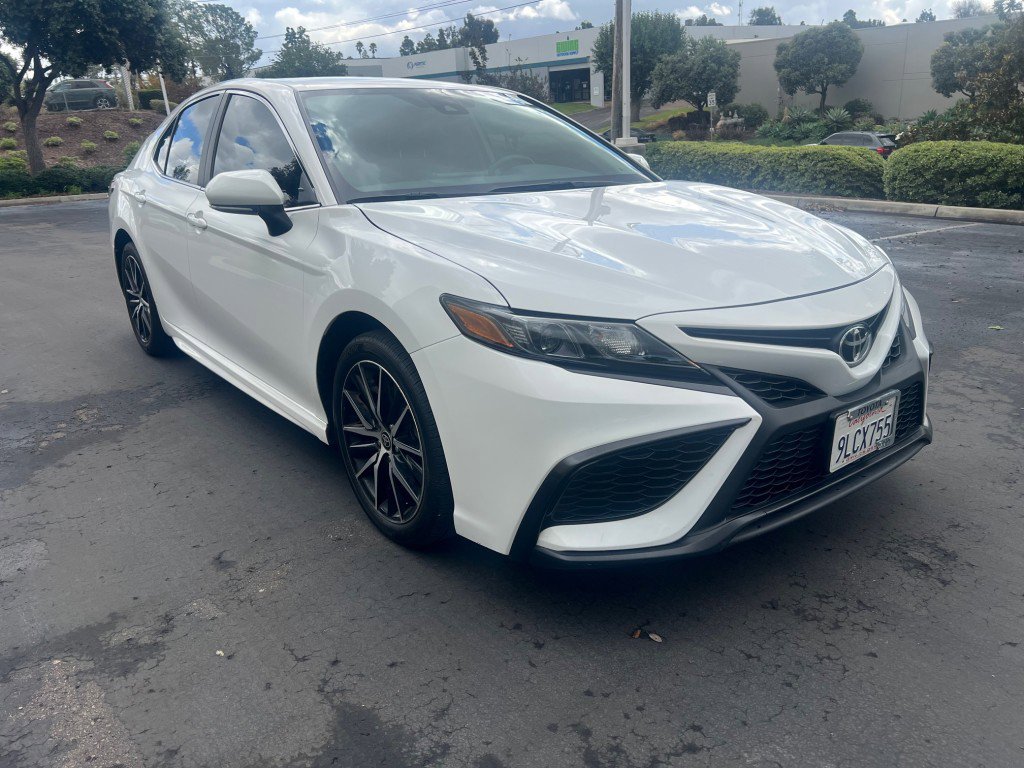 Used 2024 Toyota Camry SE image 2