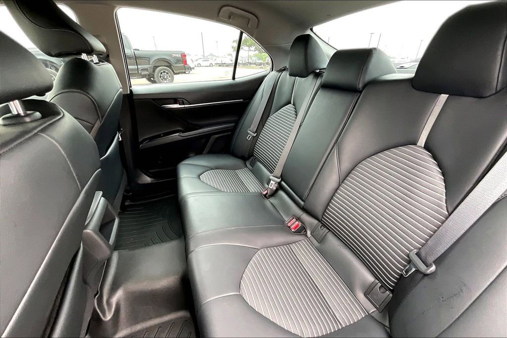 Used 2020 Toyota Camry SE FWD image 19