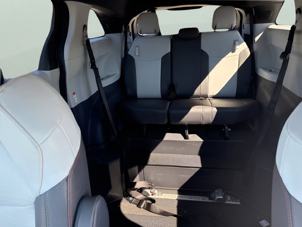 Used 2024 Toyota Sienna XSE w/ XSE Plus Package AWD/4WD image 15