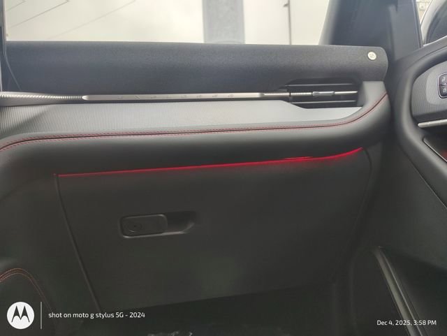 New 2026 Ford Explorer ST-Line w/ ST-Line Street Pack image 16