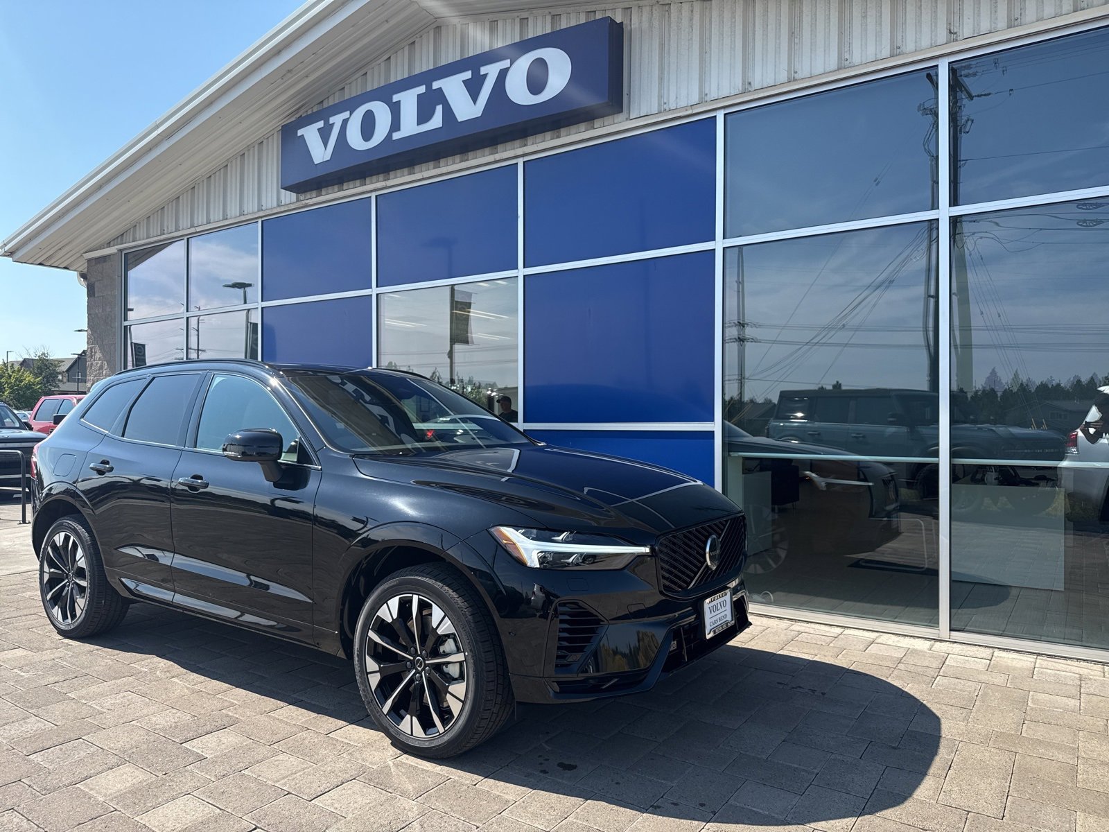 New 2026 Volvo XC60 T8 Plus w/ Protection Package Premier video 1