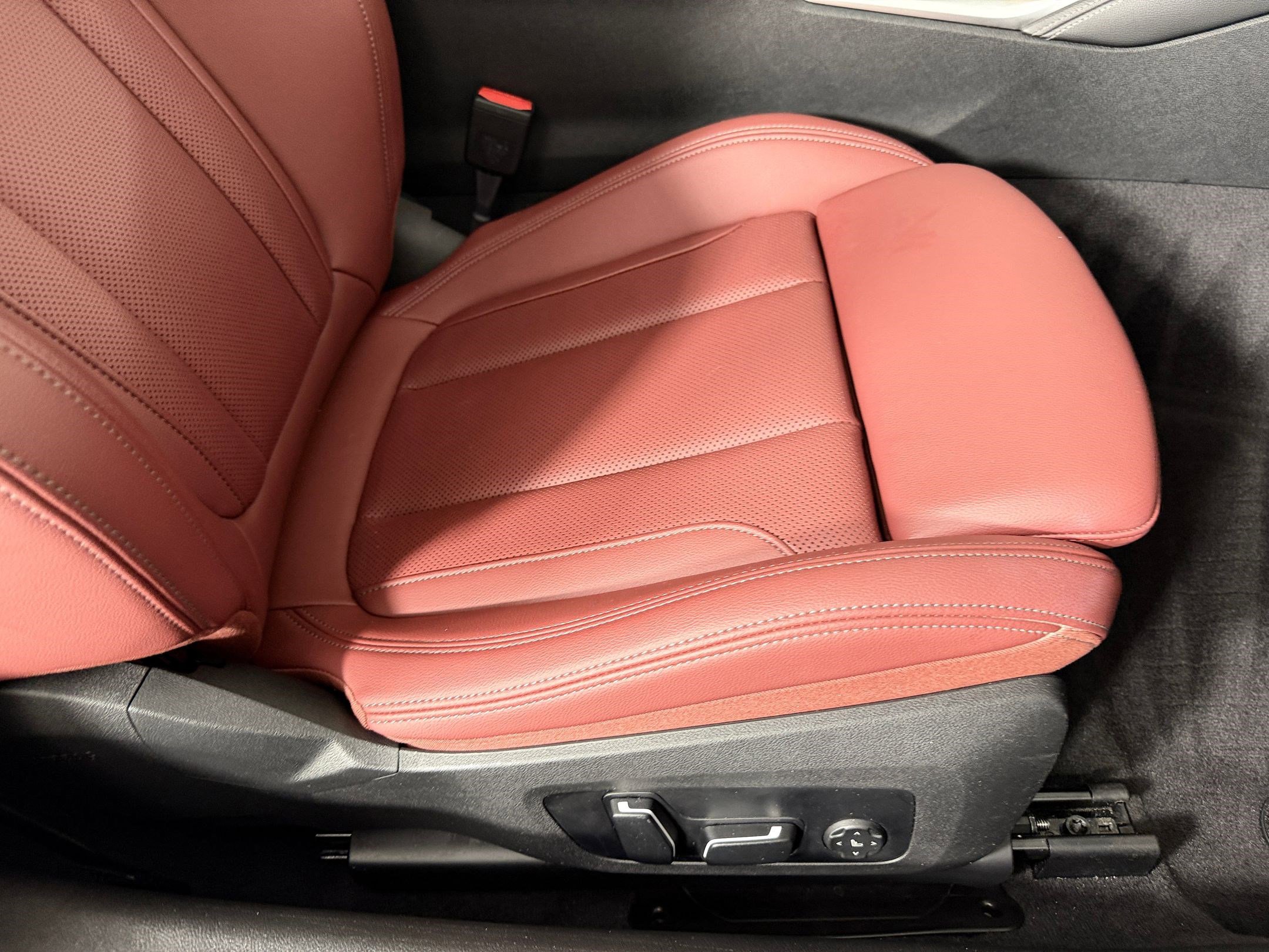 Certified 2025 BMW 430i Coupe w/ M Sport Package RWD image 32