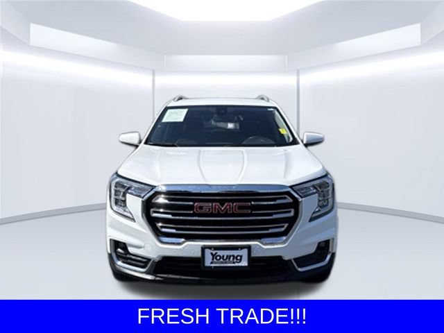 Used 2024 GMC Terrain SLT AWD/4WD image 2