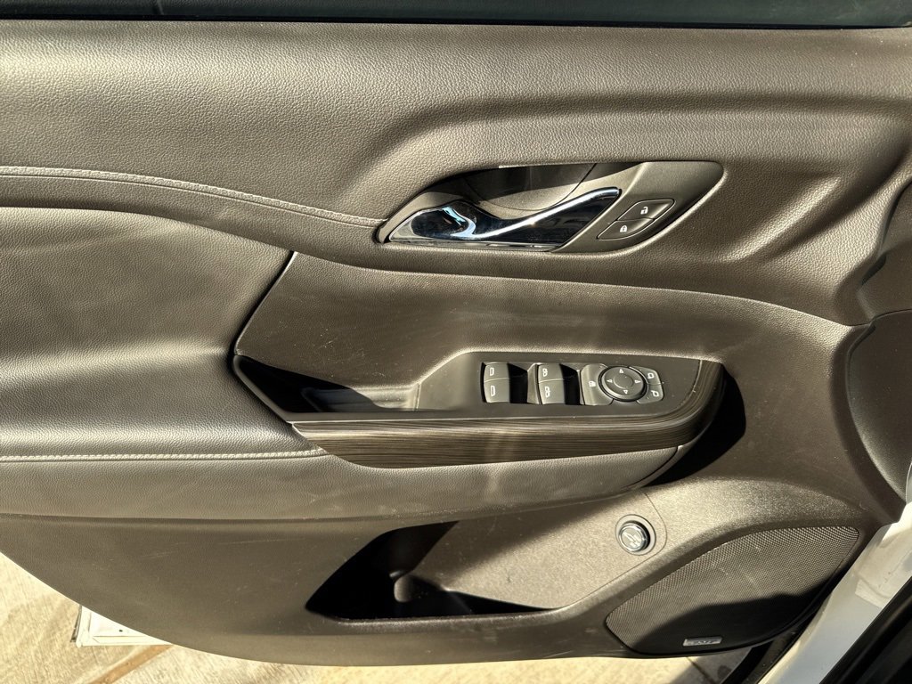 Used 2023 GMC Acadia SLT image 19