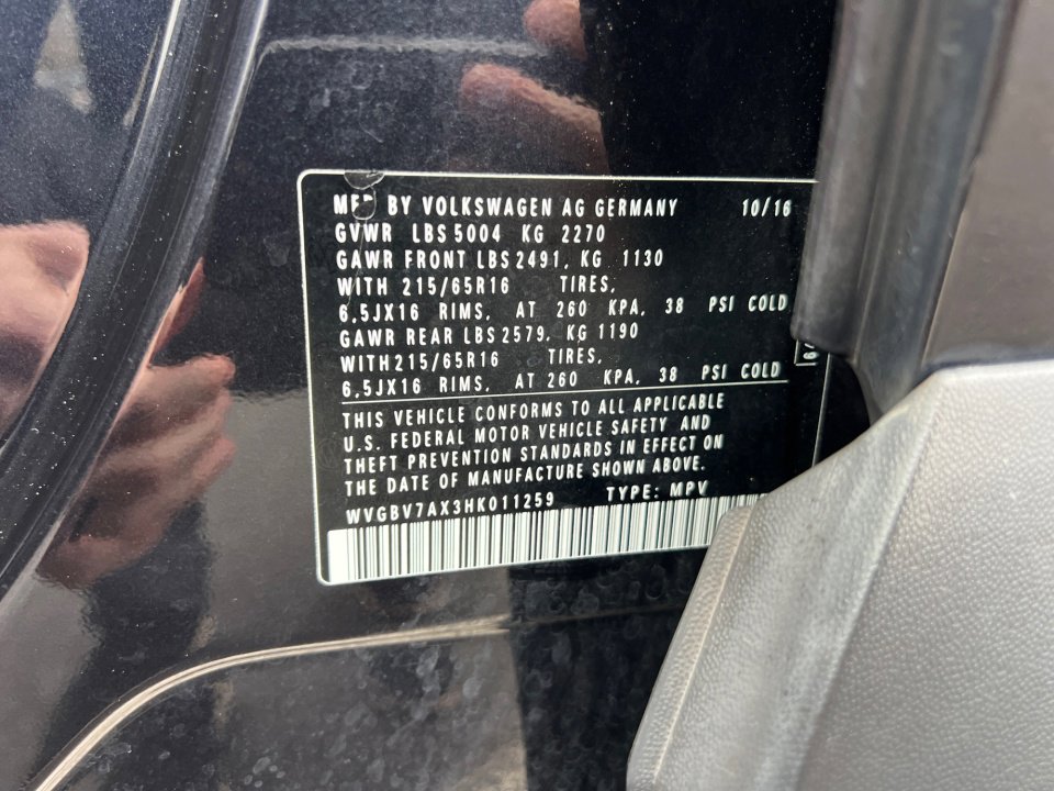 Used 2017 Volkswagen Tiguan S image 38
