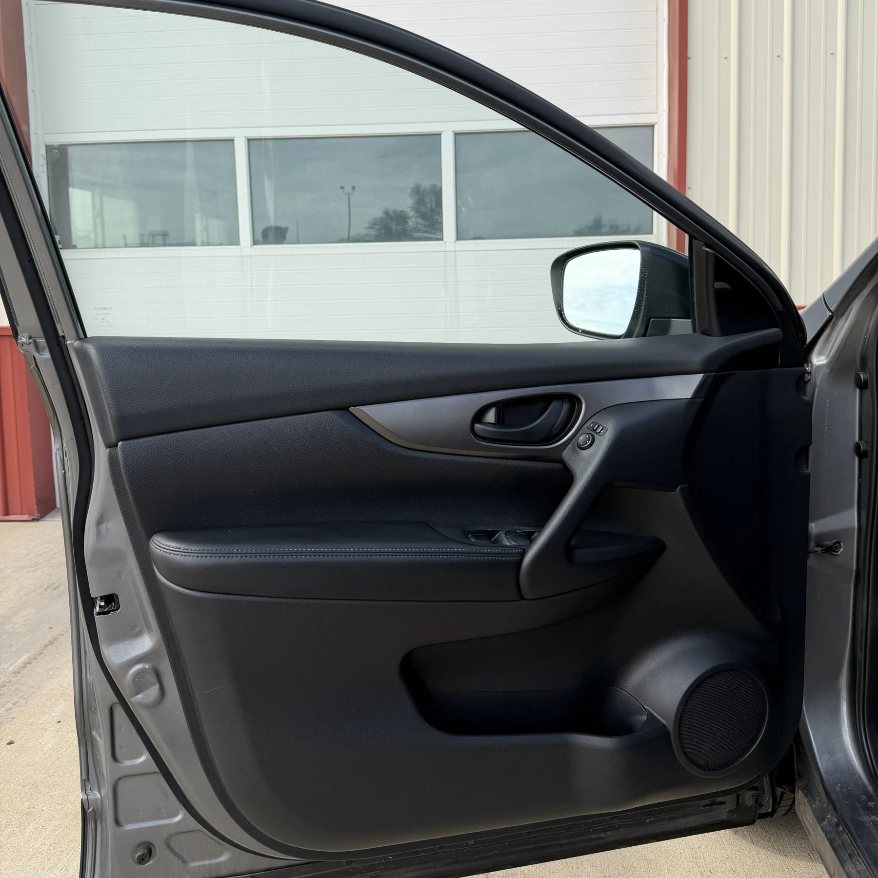 Used 2018 Nissan Rogue Sport S AWD/4WD image 4