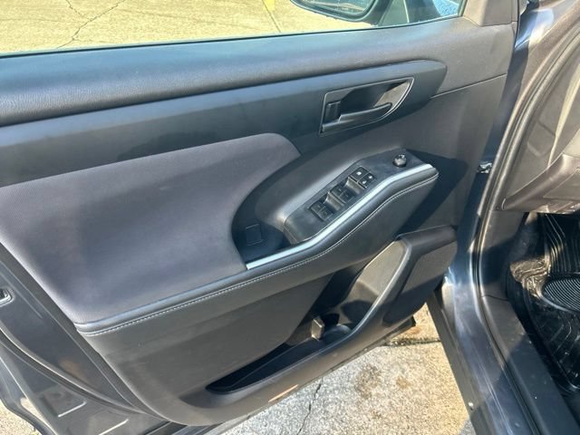 Used 2023 Toyota Highlander L FWD image 23