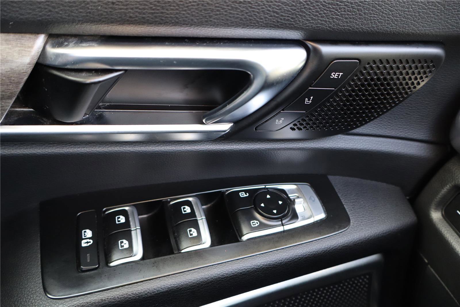 Used 2020 Kia Telluride SX w/ SX Prestige Package image 14