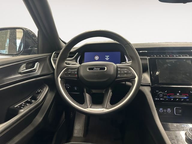 Used 2023 Jeep Grand Cherokee Altitude image 12