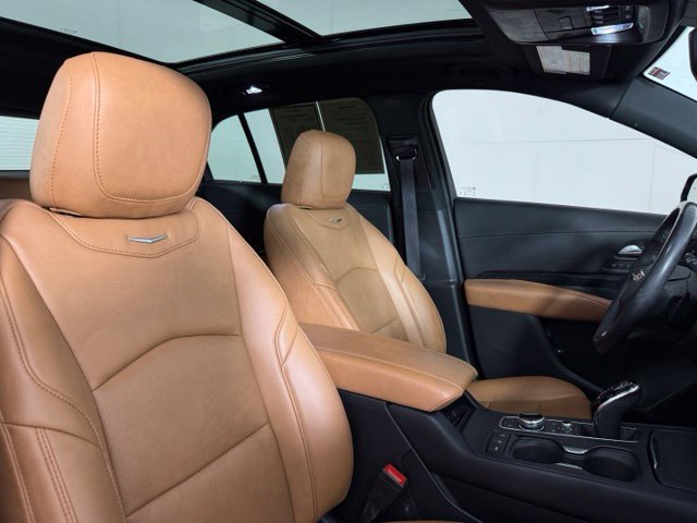 Used 2024 Cadillac XT4 Premium Luxury w/ Technology Package FWD image 21