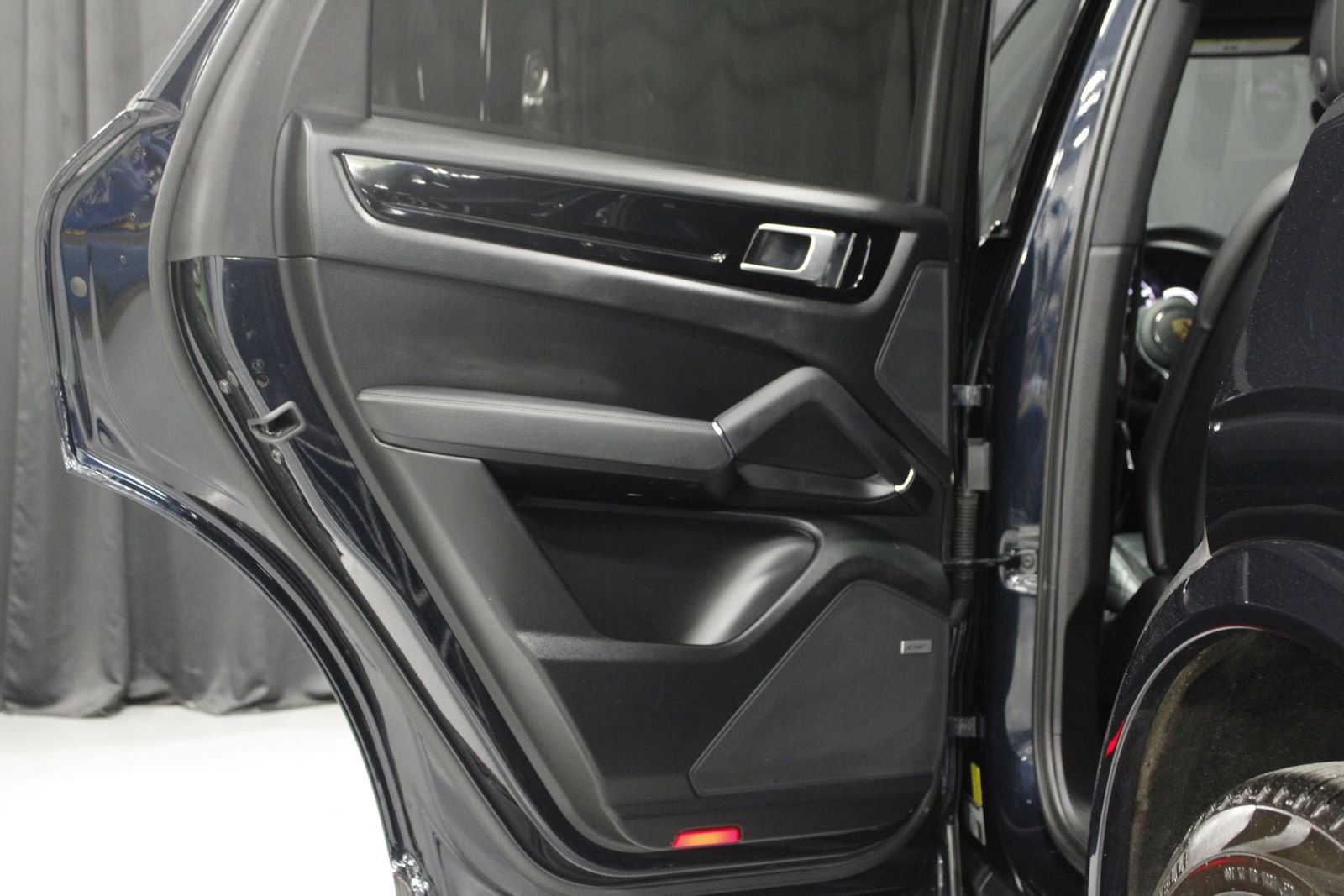 Certified 2021 Porsche Cayenne Coupe AWD/4WD image 15