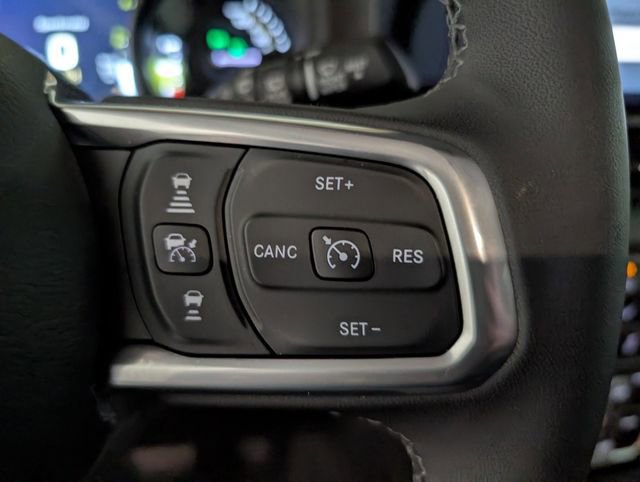 Used 2025 Jeep Wrangler Unlimited Sahara AWD/4WD image 16