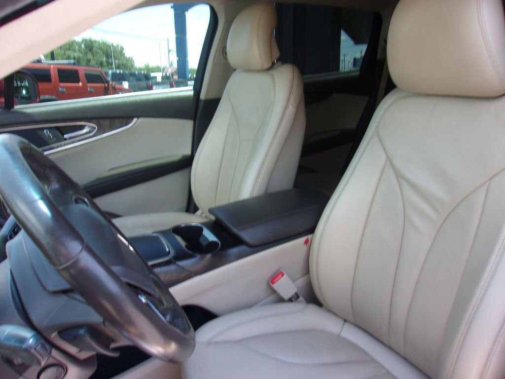 Used 2019 Lincoln Nautilus Select image 9