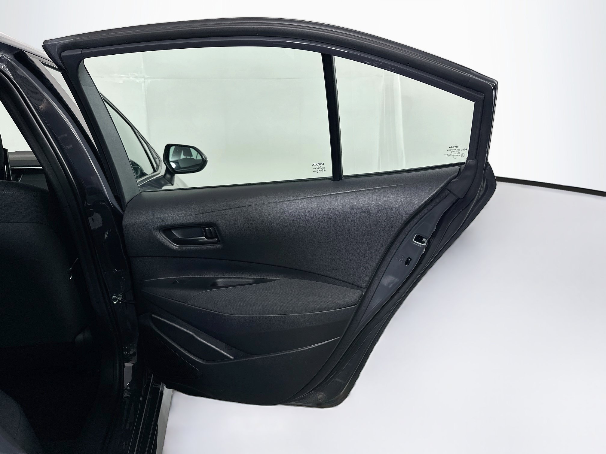 Used 2025 Toyota Corolla LE FWD image 28