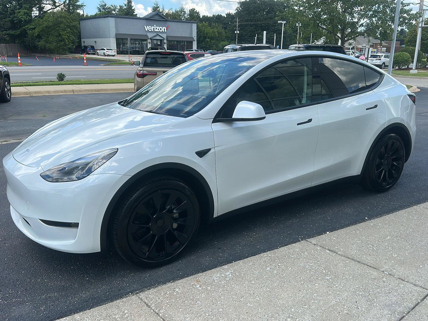 Used 2024 Tesla Model Y Long Range RWD image 6