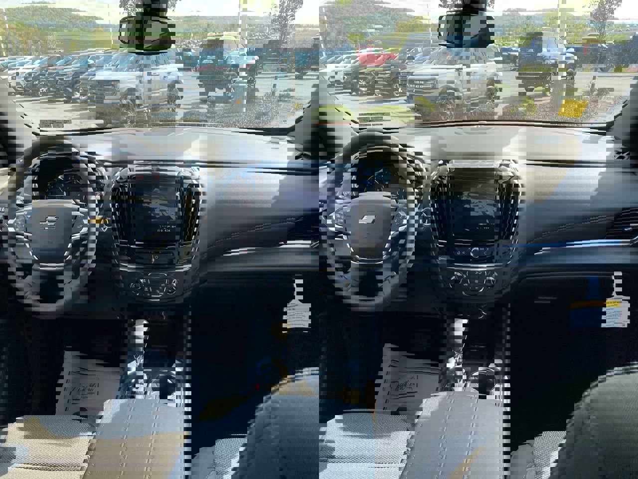 Used 2023 Chevrolet Traverse LT image 16