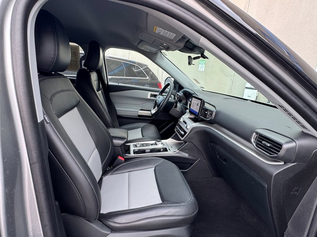Used 2024 Ford Explorer XLT w/ Equipment Group 202A AWD/4WD image 27
