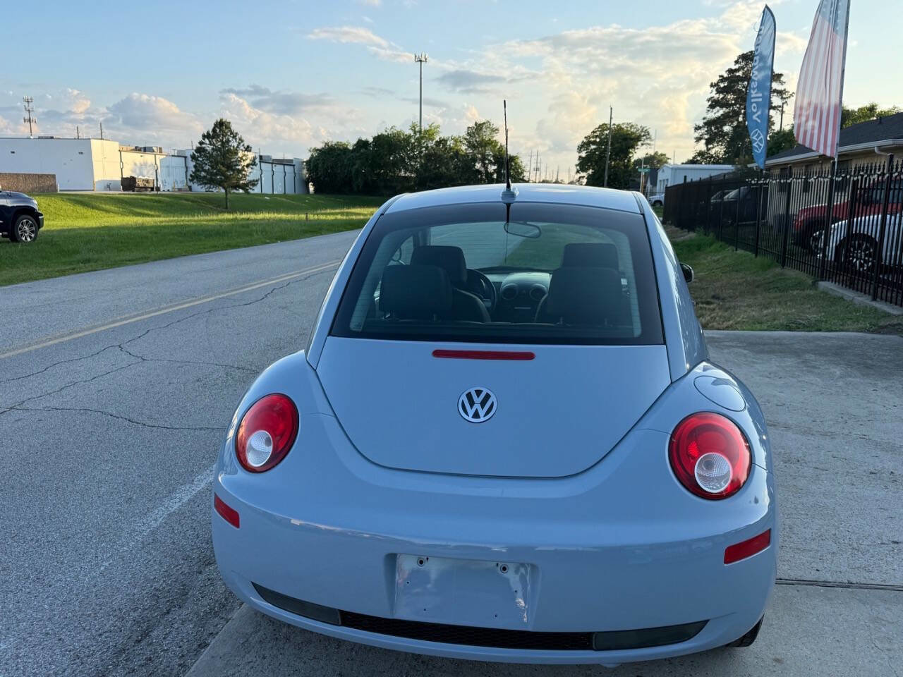 Used 2010 Volkswagen Beetle Coupe FWD image 7