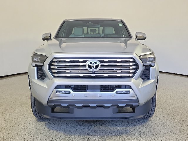 Used 2025 Toyota Tacoma Limited AWD/4WD image 3