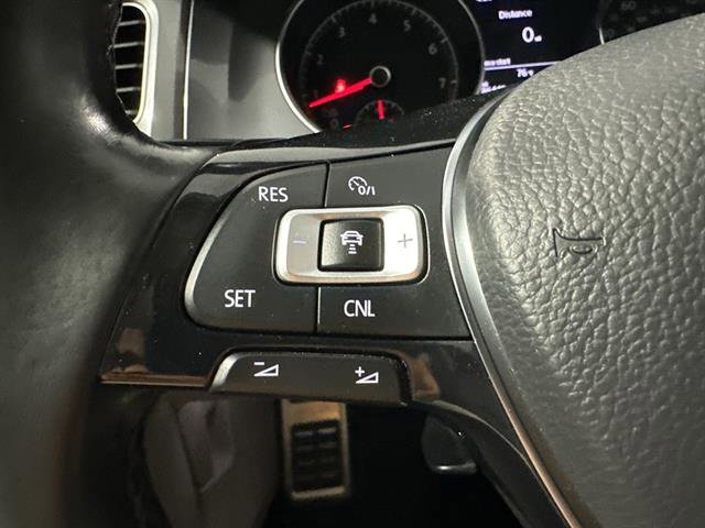 Used 2017 Volkswagen Golf SE image 32