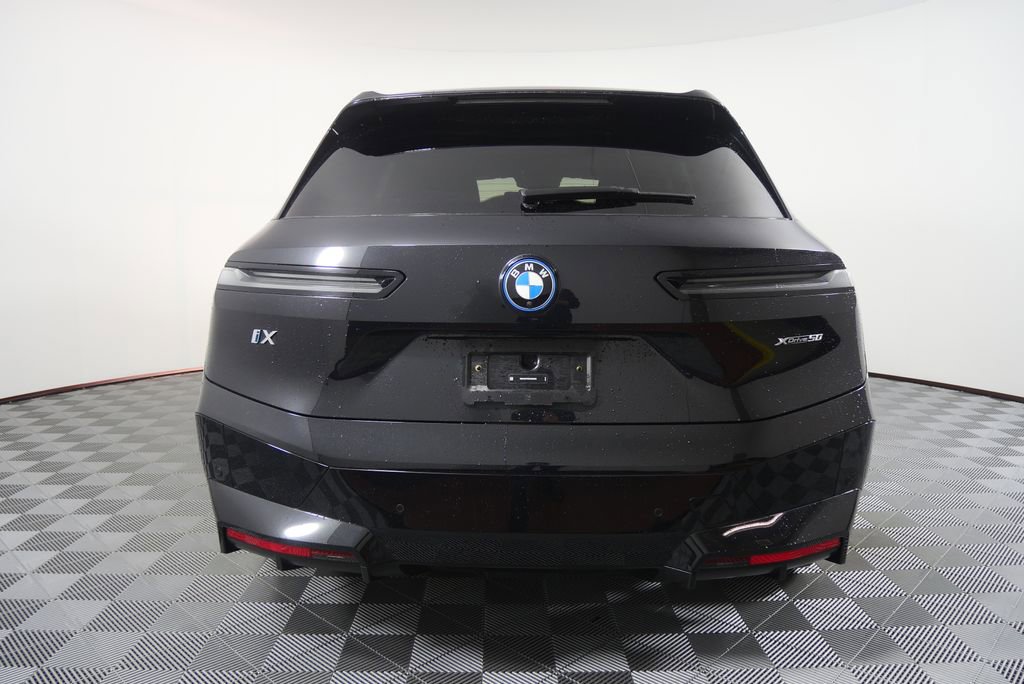 Used 2024 BMW iX xDrive50 w/ Sport Package AWD/4WD image 4
