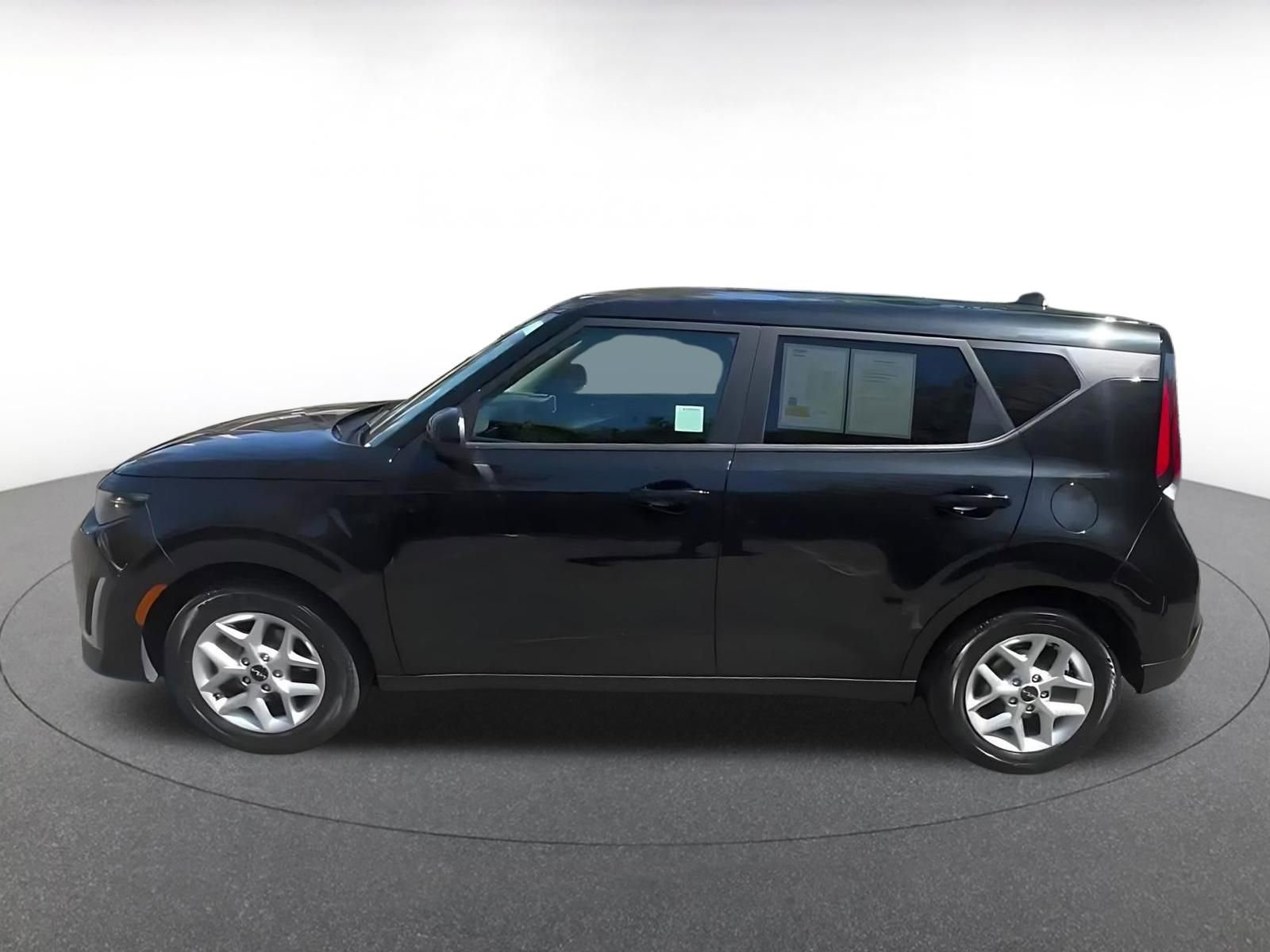 Used 2025 Kia Soul LX w/ LX Technology Package image 9