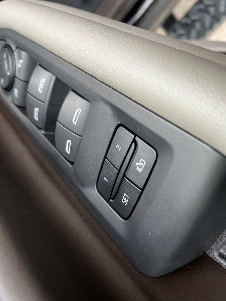 Used 2021 Chevrolet Tahoe Z71 w/ Luxury Package AWD/4WD image 18