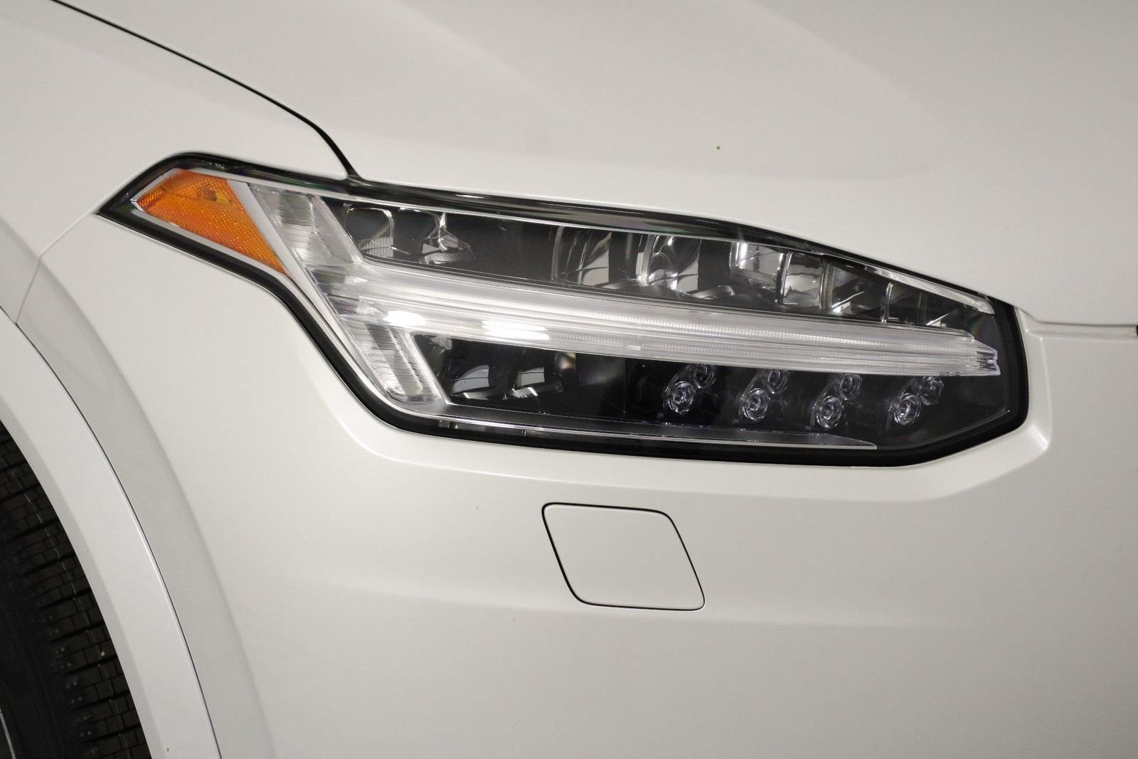 Certified 2024 Volvo XC90 B5 Core w/ Protection Package Premier image 26