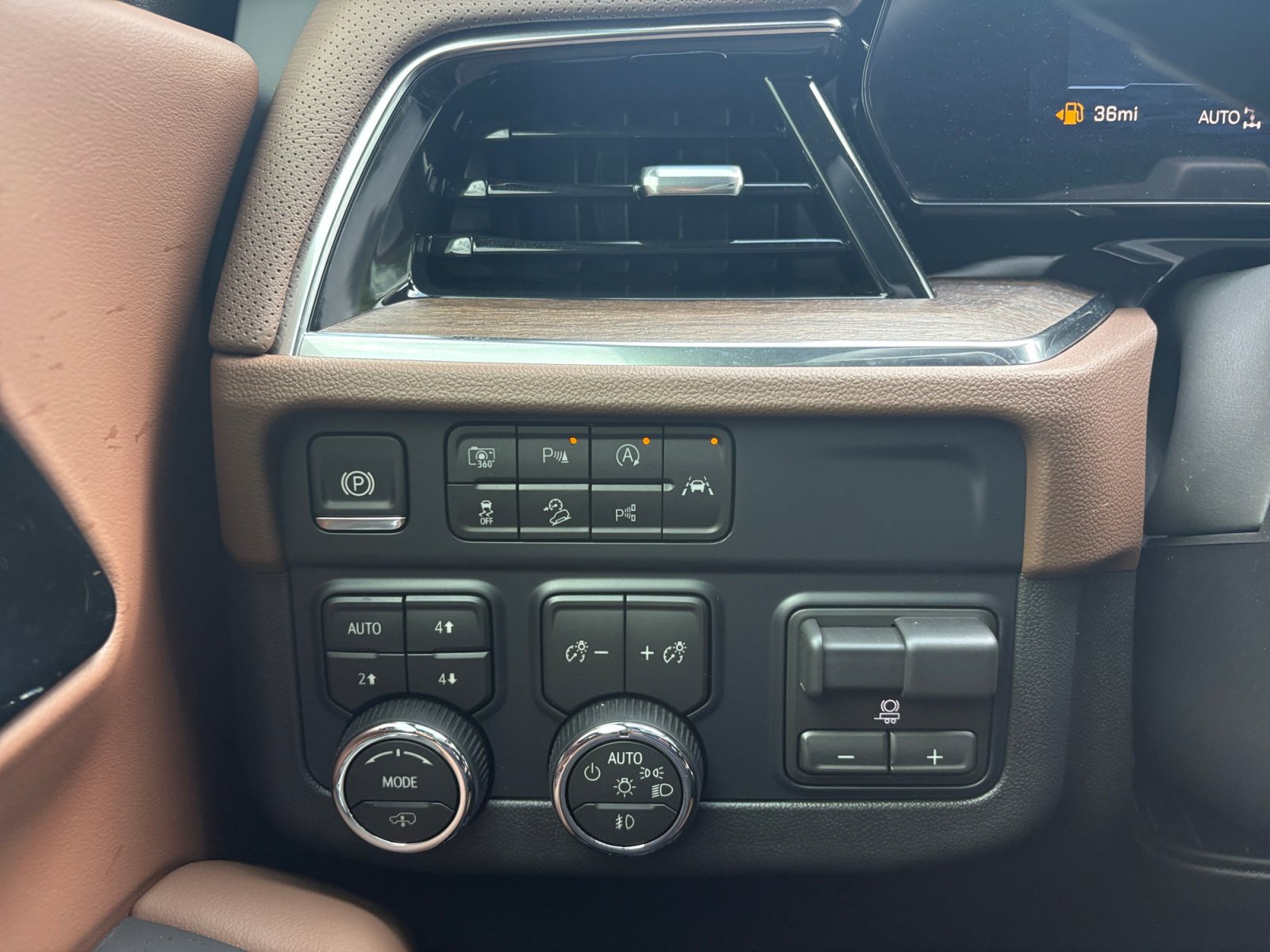 New 2026 Chevrolet Tahoe High Country AWD/4WD image 23