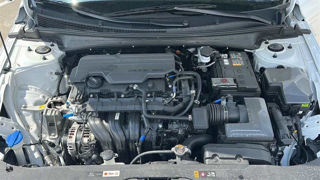 Used 2026 Hyundai Elantra SE FWD image 2