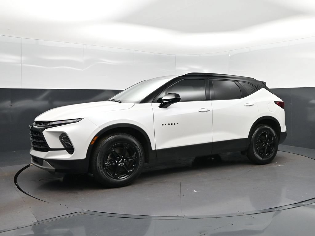 Used 2023 Chevrolet Blazer LT w/ Midnight/Sport Edition FWD image 3