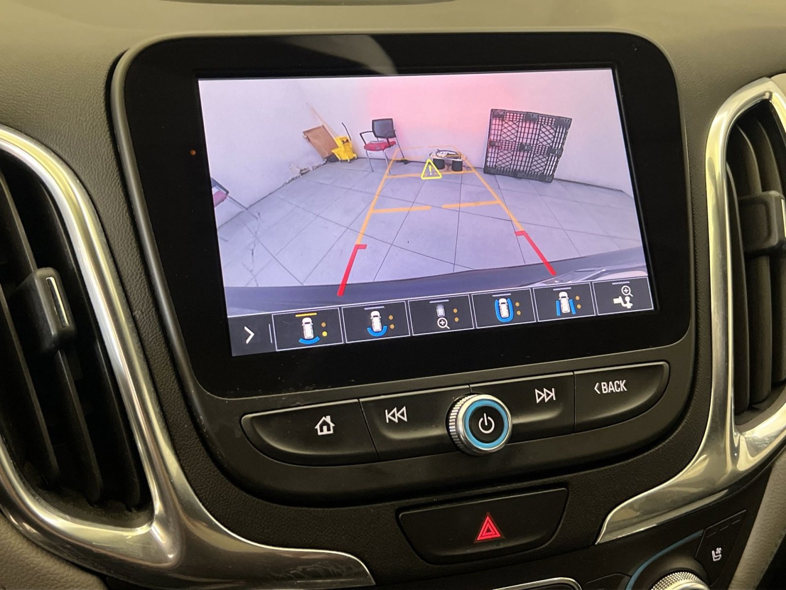 Used 2021 Chevrolet Equinox Premier image 17