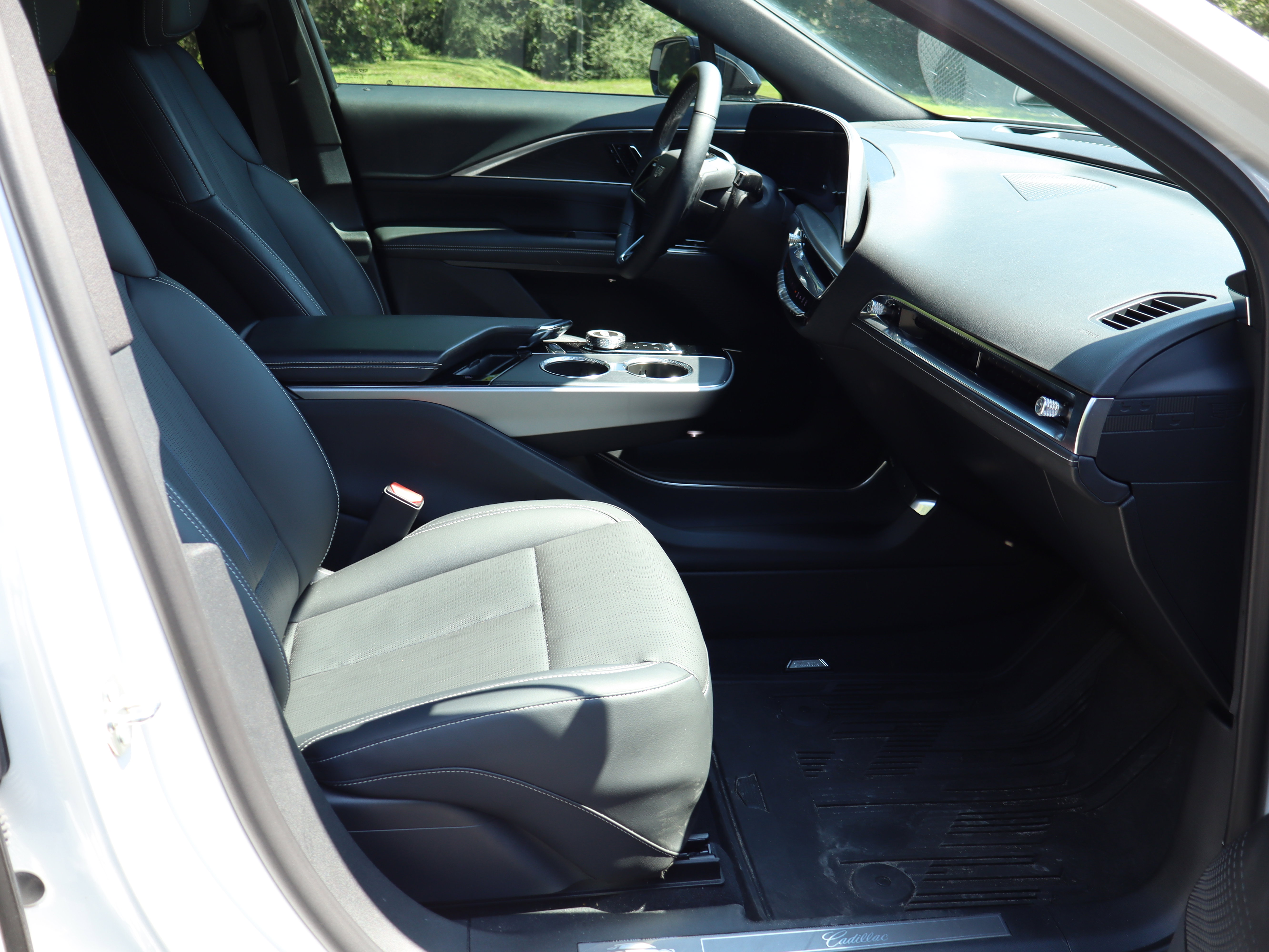 Used 2024 Cadillac Lyriq Luxury RWD image 30